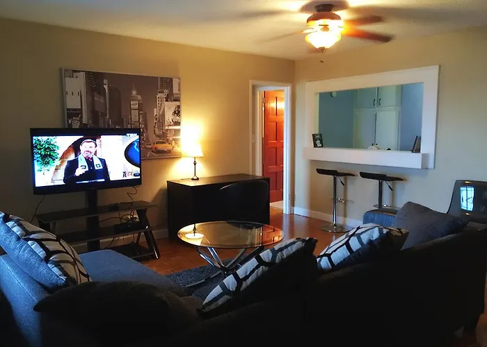 Downtown 1 Bedroom Apartment 18H